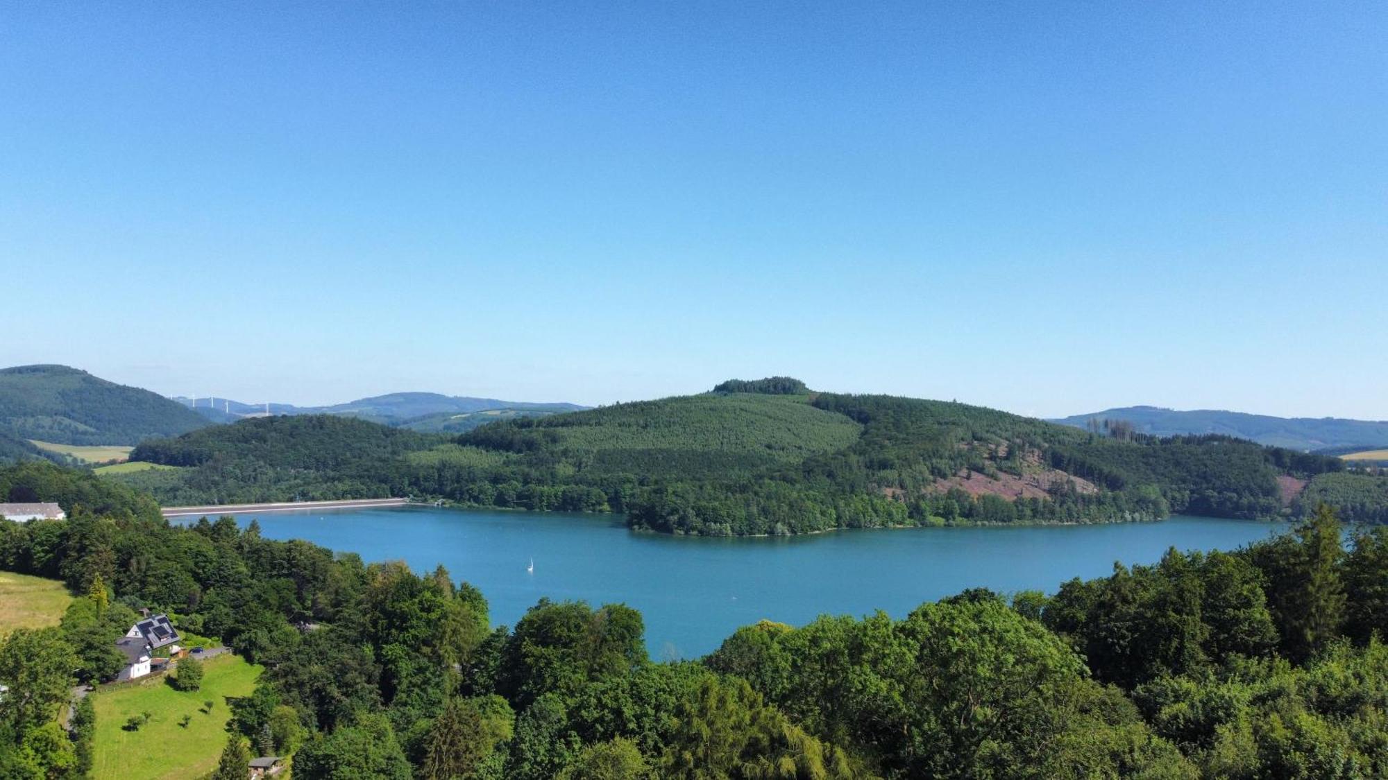 Ferienhaus Berghausen Am Hennesee Meschede Bagian luar foto
