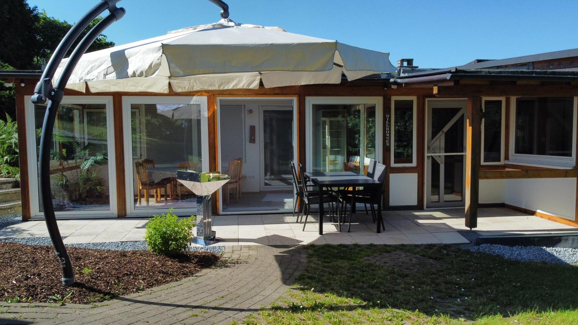 Ferienhaus Berghausen Am Hennesee Meschede Bagian luar foto