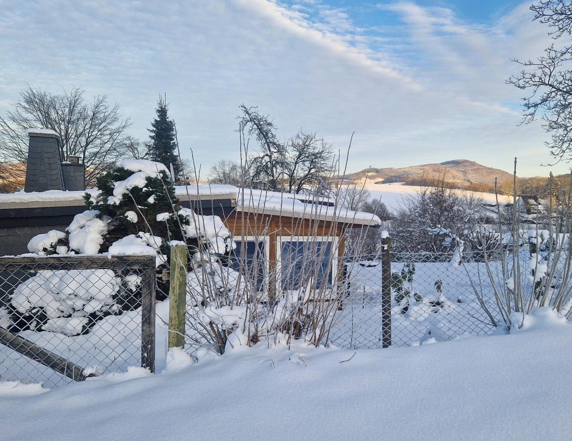 Ferienhaus Berghausen Am Hennesee Meschede Bagian luar foto